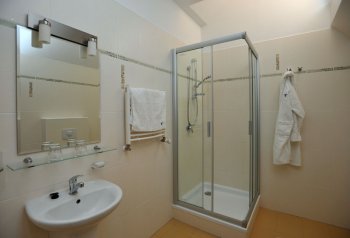 Kúpele Vráž Hotel Zámek